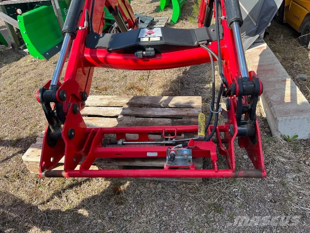 Massey Ferguson 945 フロントローダーとディガー