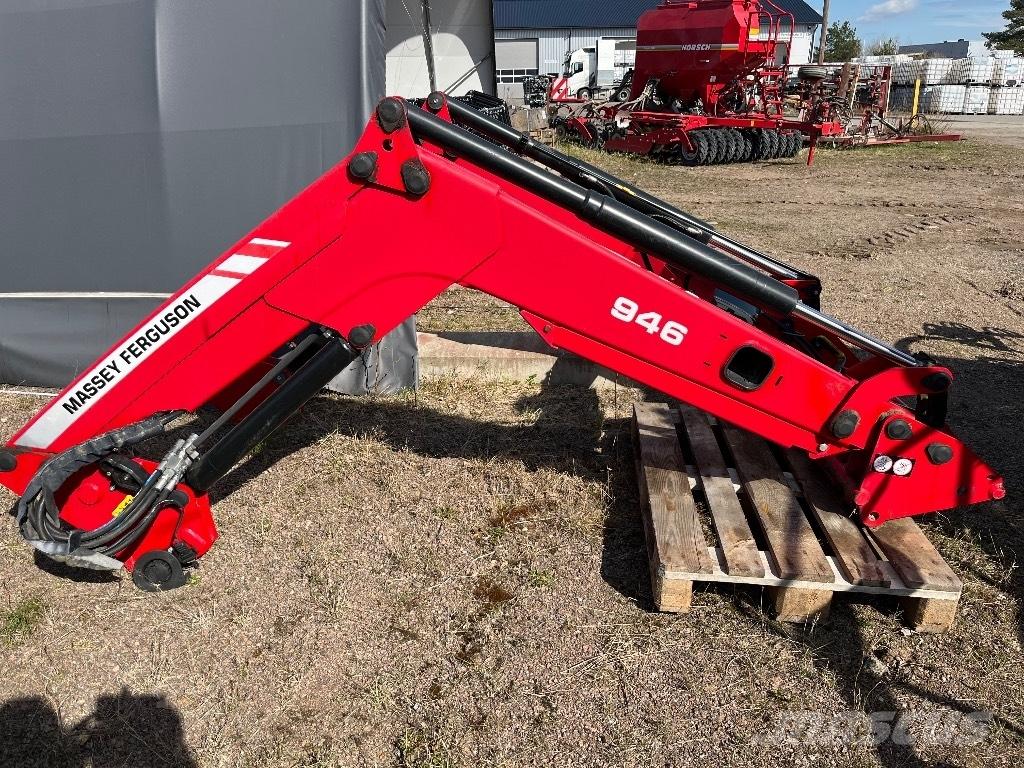 Massey Ferguson 945 フロントローダーとディガー