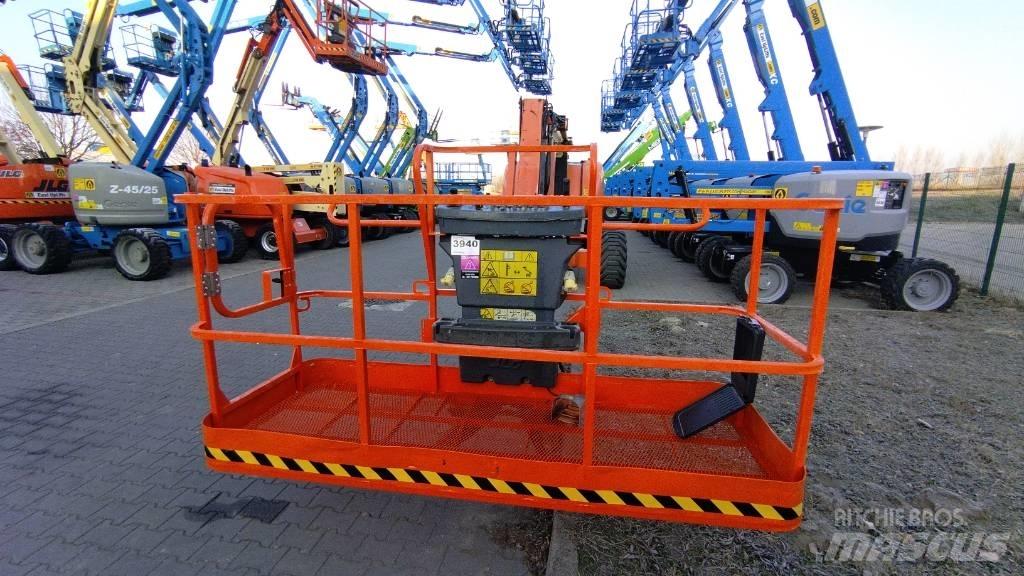JLG 800 AJ ブームリフト　屈伸型