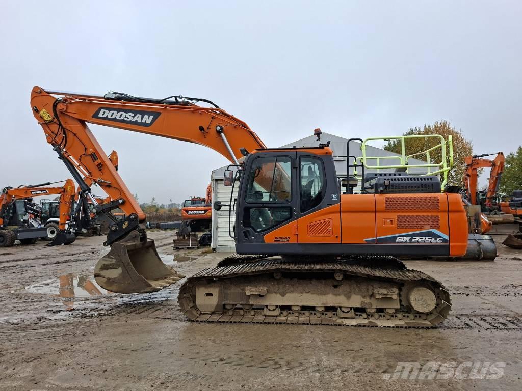 Doosan DX 225 LC 大型油圧ショベル12t以上（パワーショベル・ユンボ）