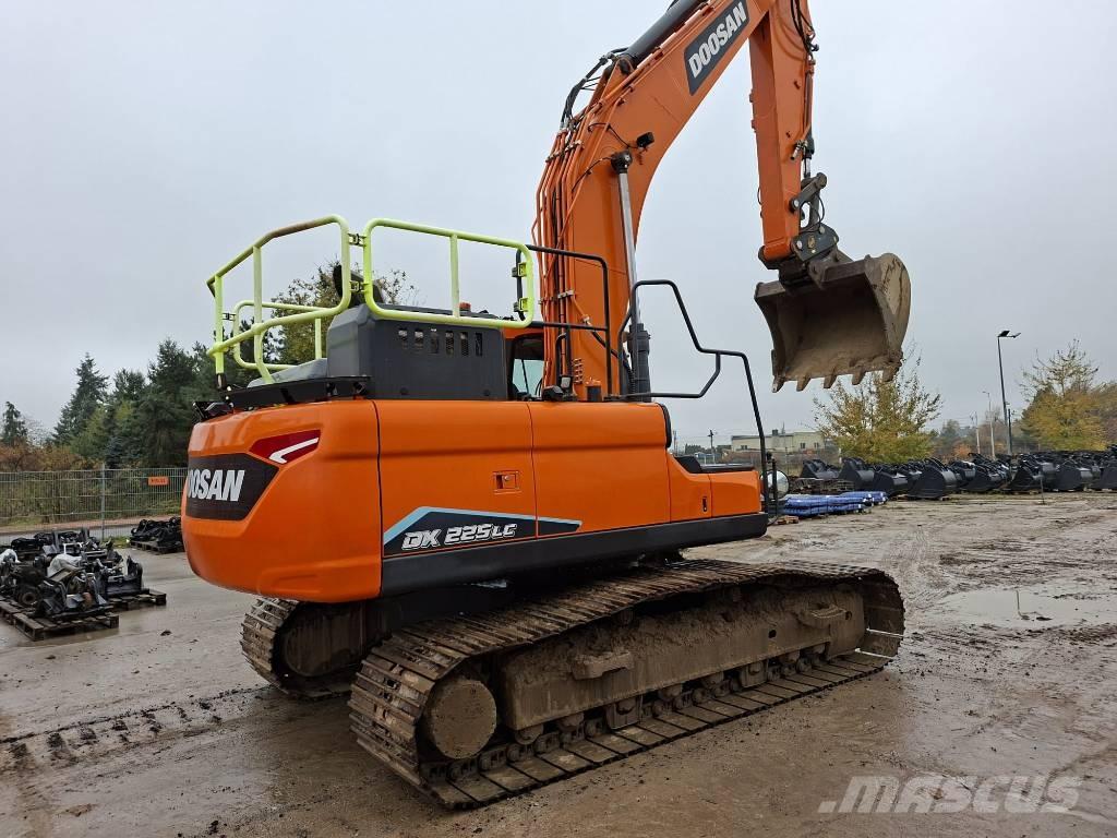 Doosan DX 225 LC 大型油圧ショベル12t以上（パワーショベル・ユンボ）