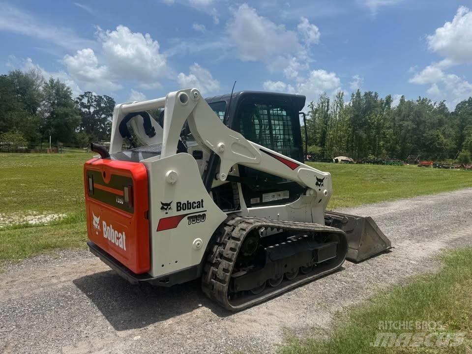 Bobcat T 590 スキッドステアローダー
