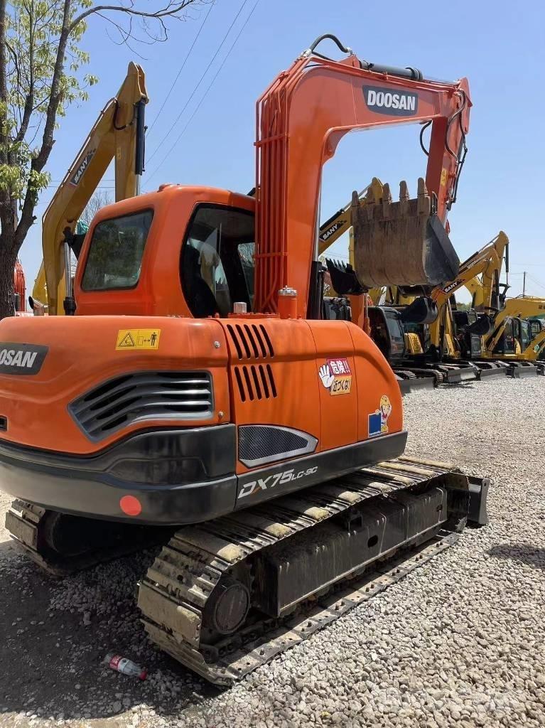 Doosan DX 75-9 C 中型油圧ショベル 7ｔ-12ｔ（ユンボ・パワーショベル・バックホー）