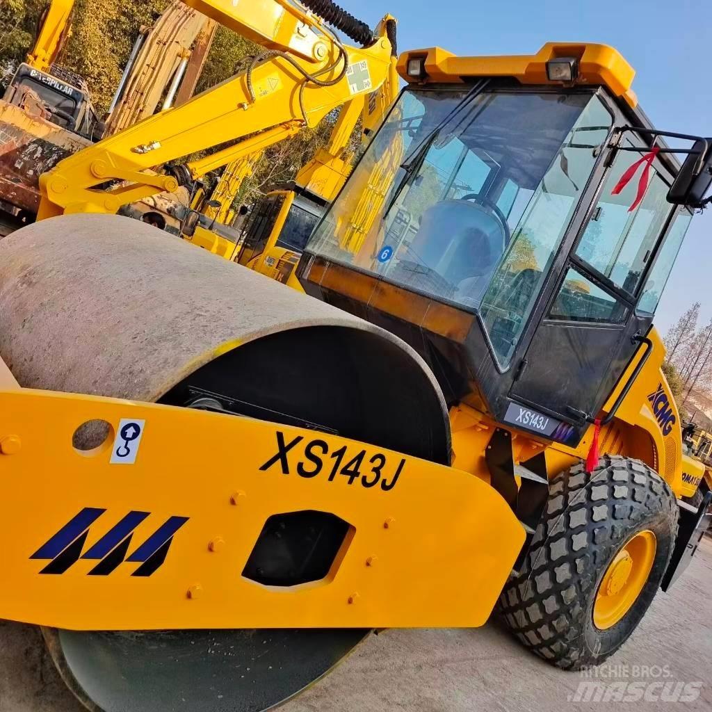XCMG XS 142 J 振動ローラ