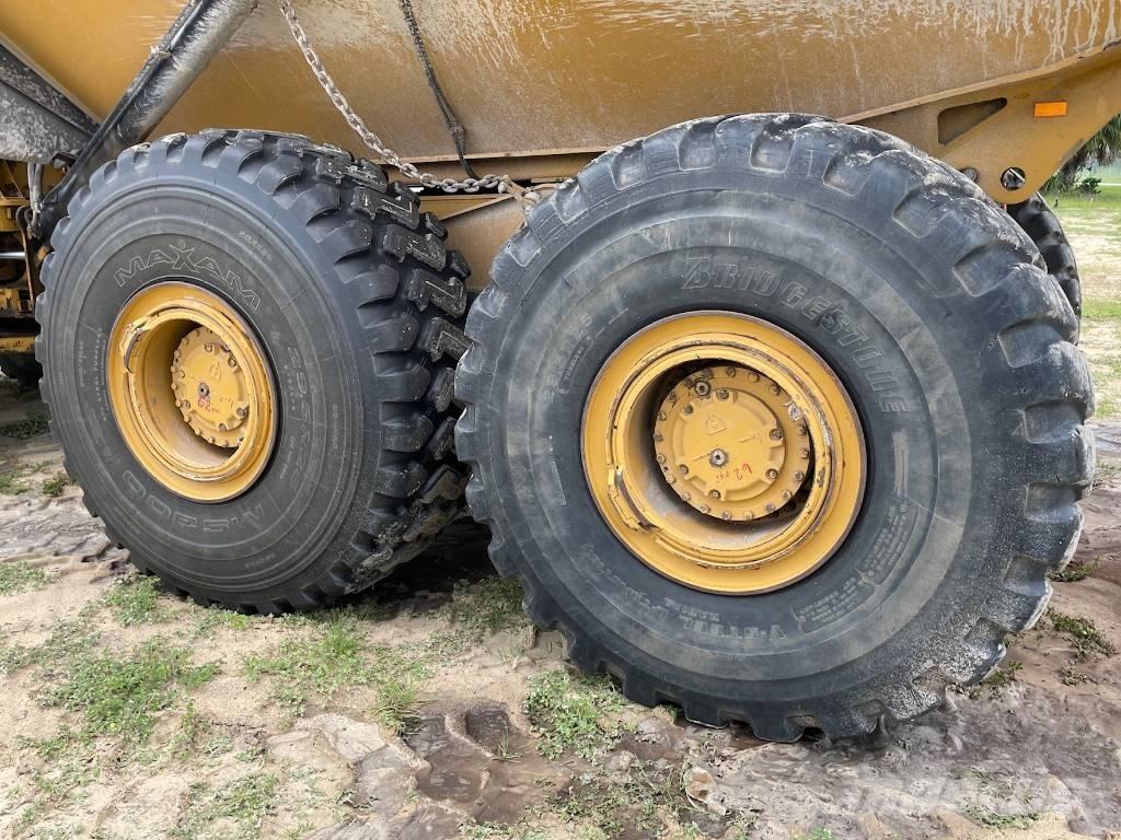 CAT 740 GC アーティキュレート式ダンプトラック