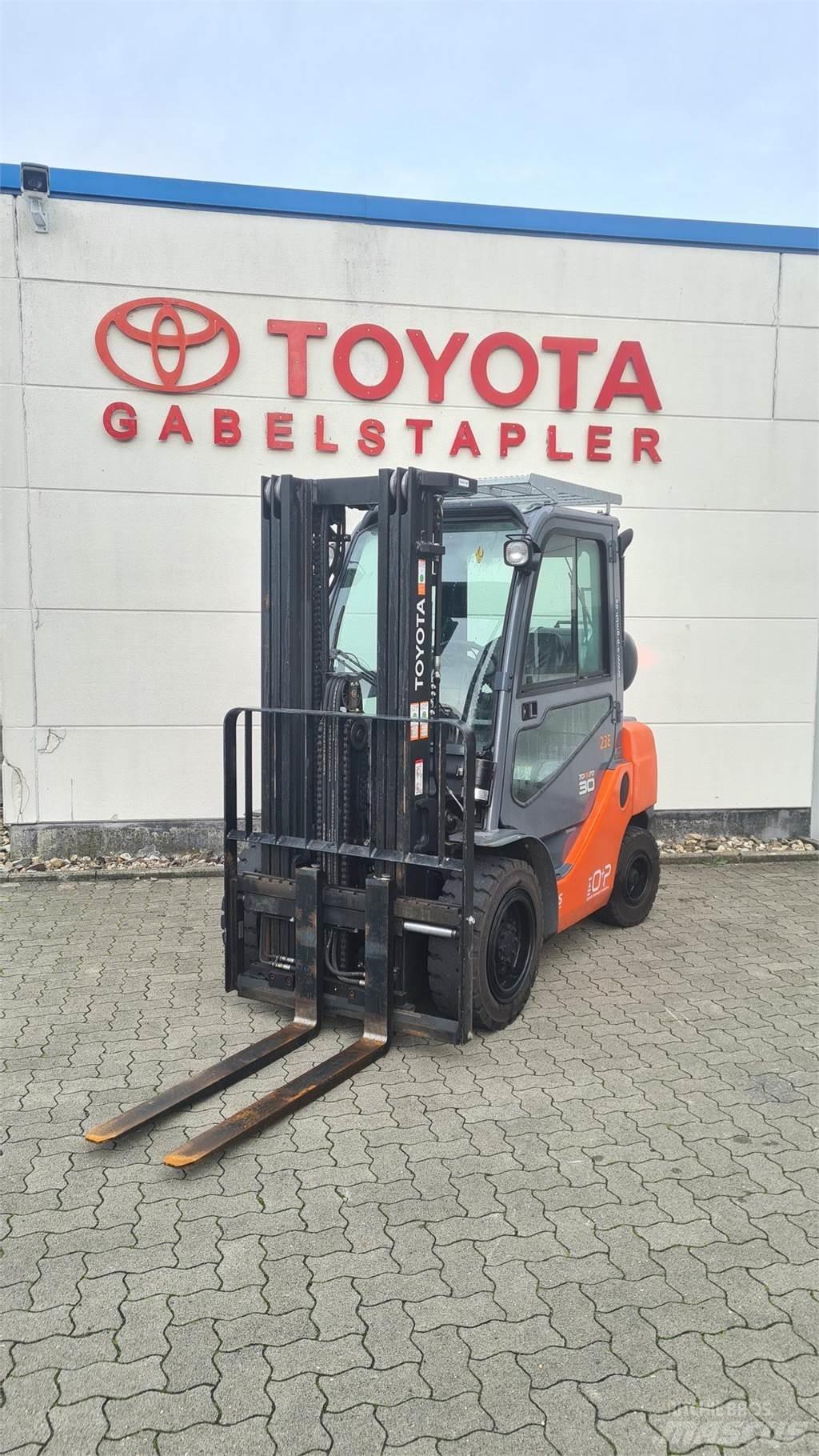 Toyota 02-8FGF30 LPGフォークリフト