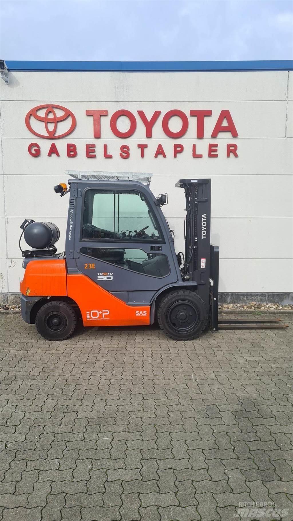 Toyota 02-8FGF30 LPGフォークリフト