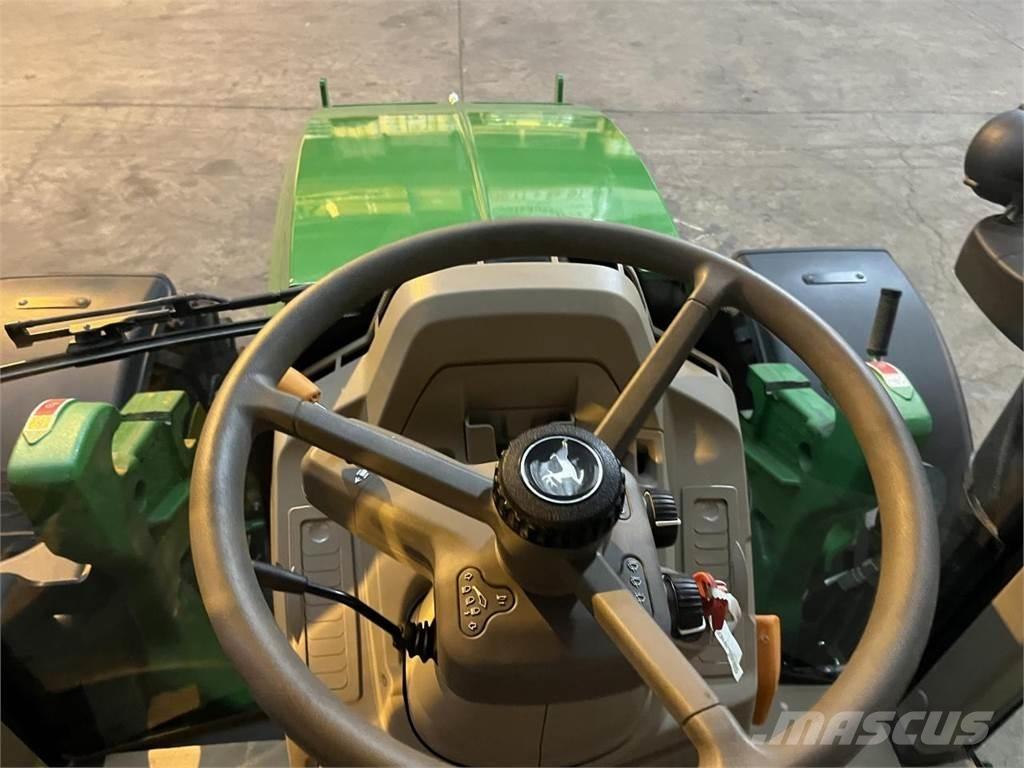 John Deere 6100M トラクター