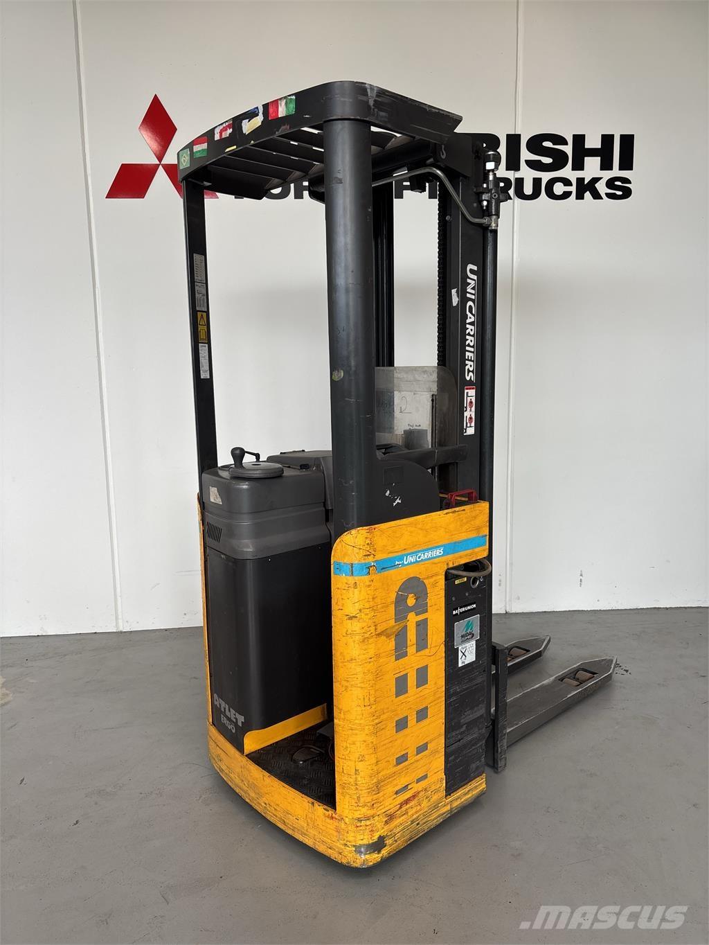 Atlet A160 自走式スタッカー