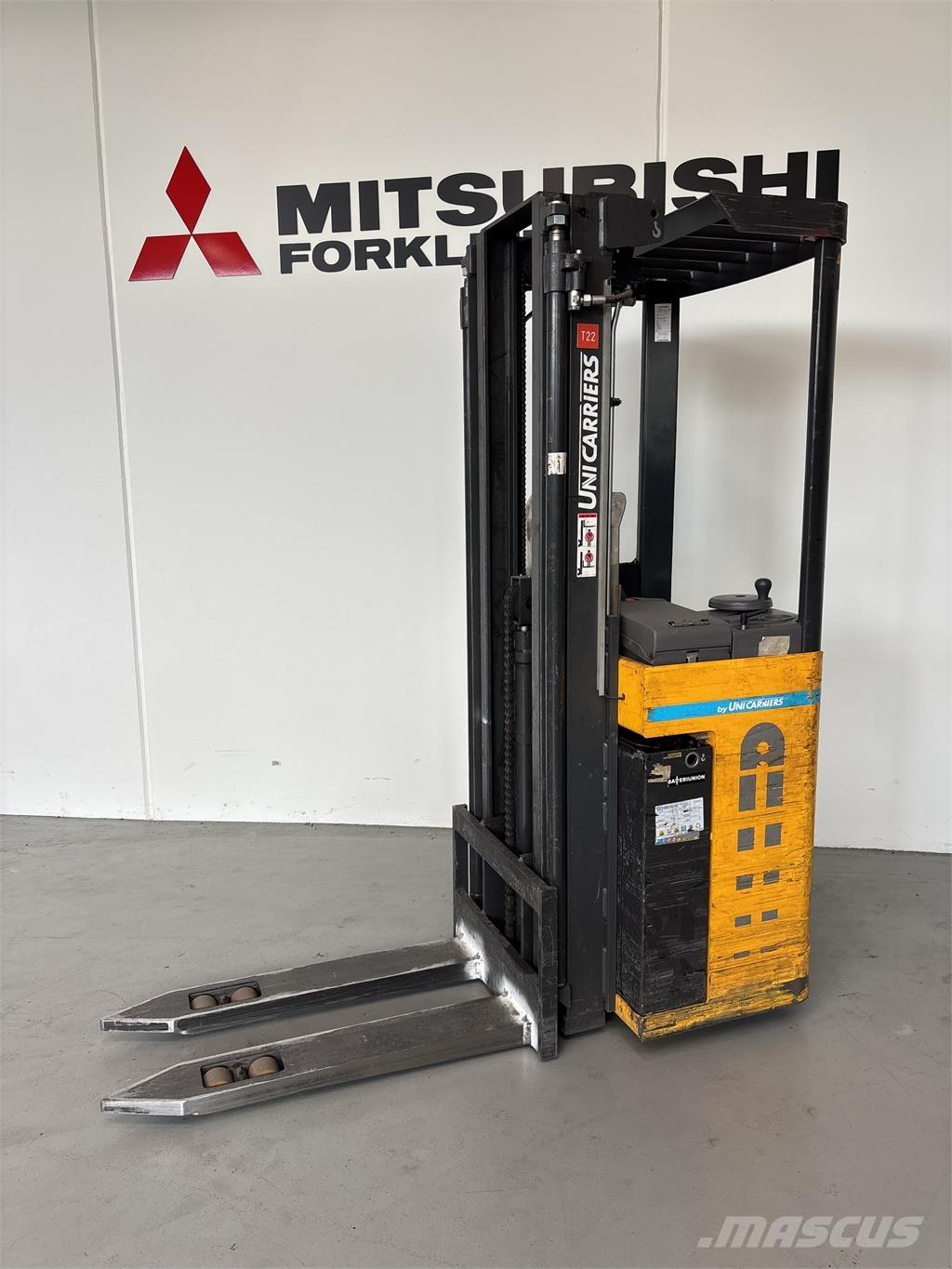 Atlet A160 自走式スタッカー