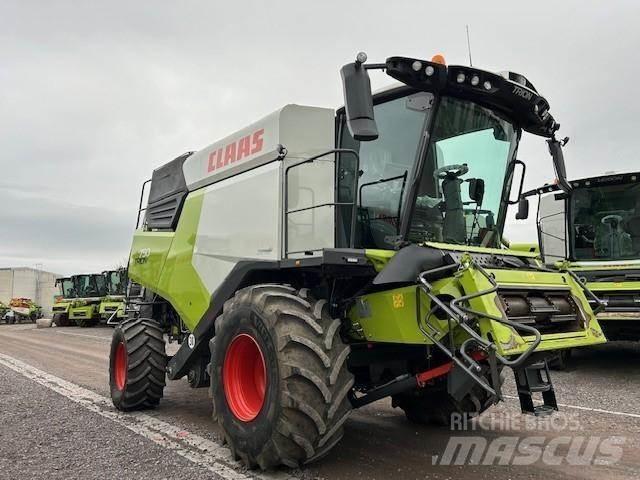 CLAAS TRION 750 コンバイン