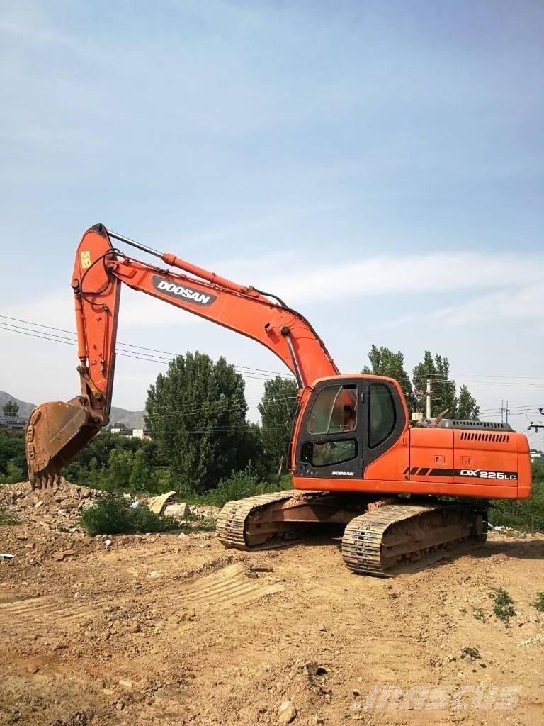 Doosan dx225 大型油圧ショベル12t以上（パワーショベル・ユンボ）