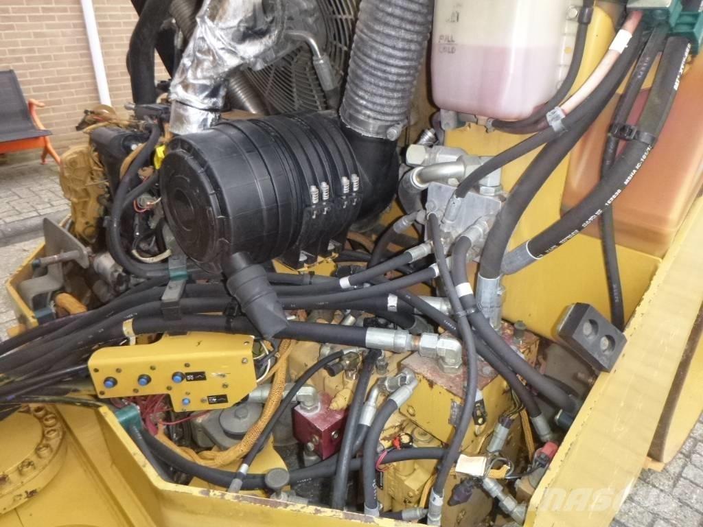 CAT CB 534 D タンデムローラ