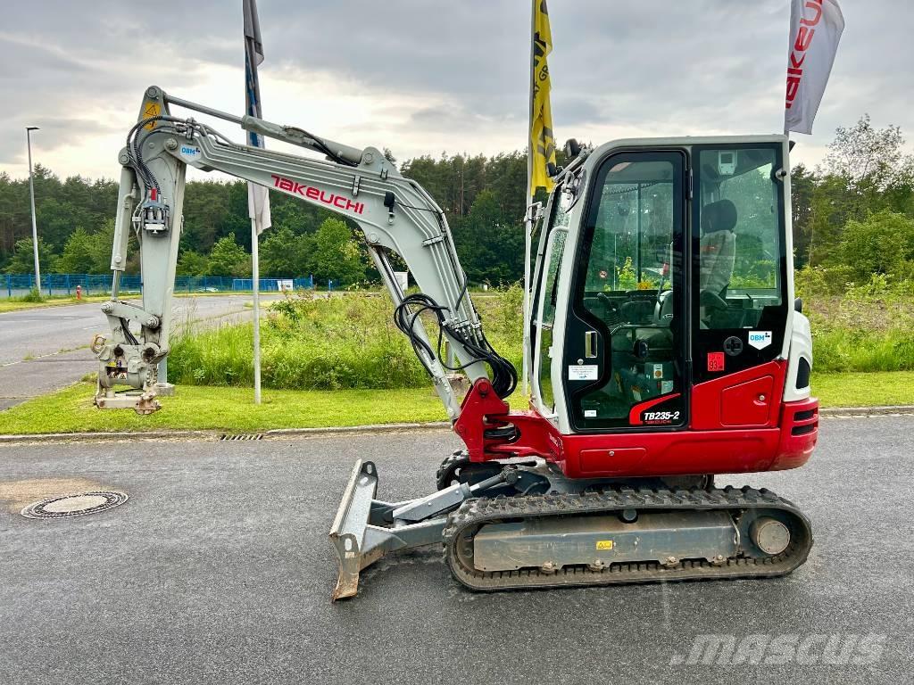 Takeuchi TB 235-2 V3 ミニ油圧ショベル 7t以下（ミニユンボ・ミニディガー）