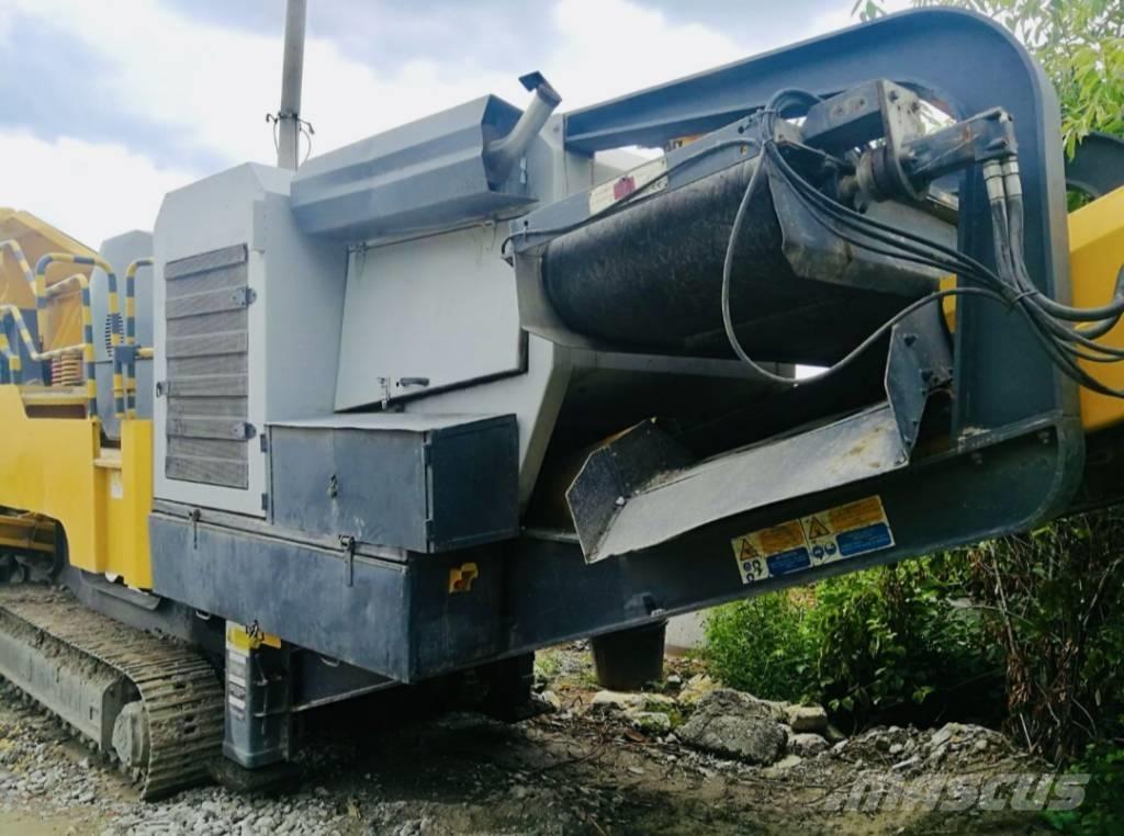 Sandvik QJ 240 自走式クラッシャー