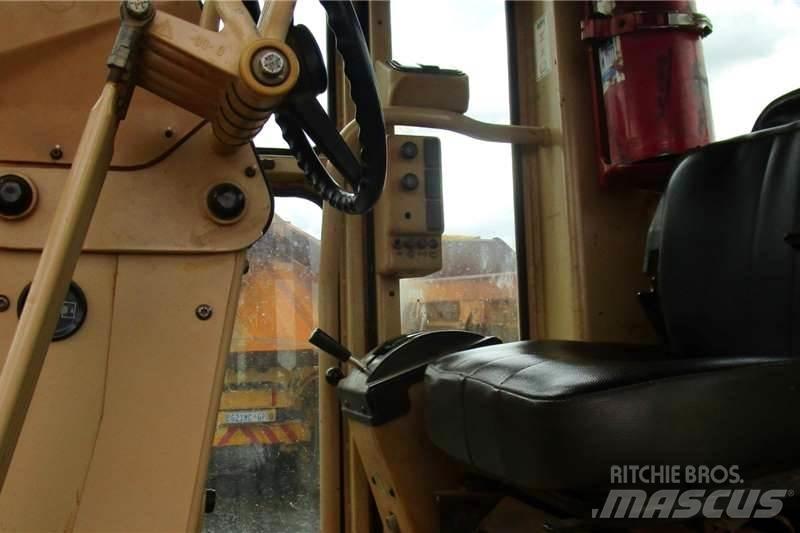 CAT 140H モーターグレーダー