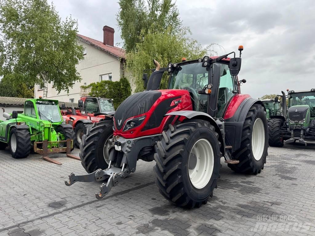 Valtra T234 VERSU トラクター