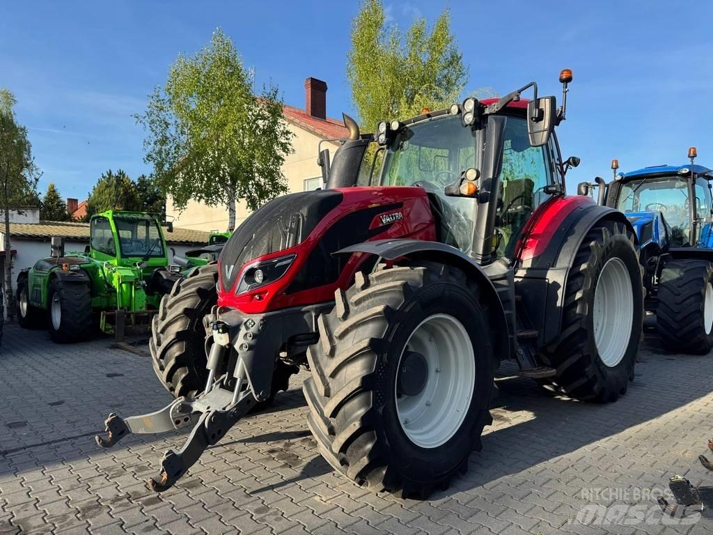 Valtra T234 VERSU トラクター