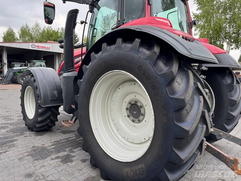 Valtra T234 VERSU トラクター