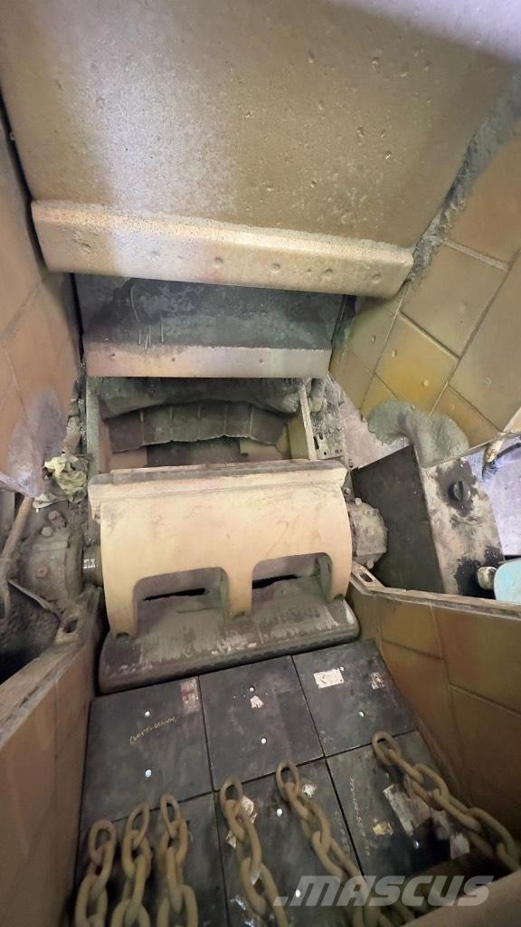 Powersceen TP290 自走式クラッシャー