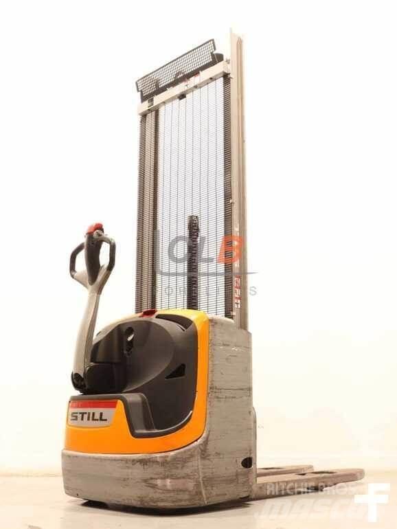 Still EXV 10 自走式スタッカー