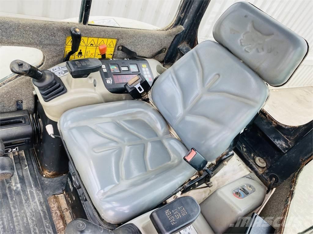 Bobcat 428 ミニ油圧ショベル 7t以下（ミニユンボ・ミニディガー）