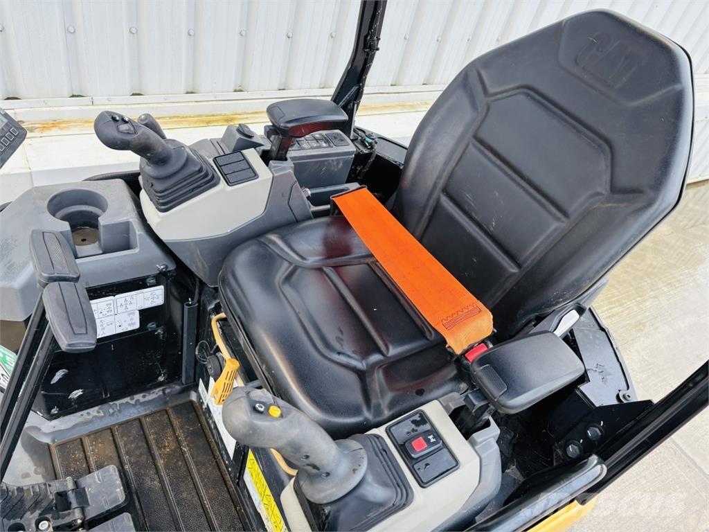 CAT 301.7CR ミニ油圧ショベル 7t以下（ミニユンボ・ミニディガー）