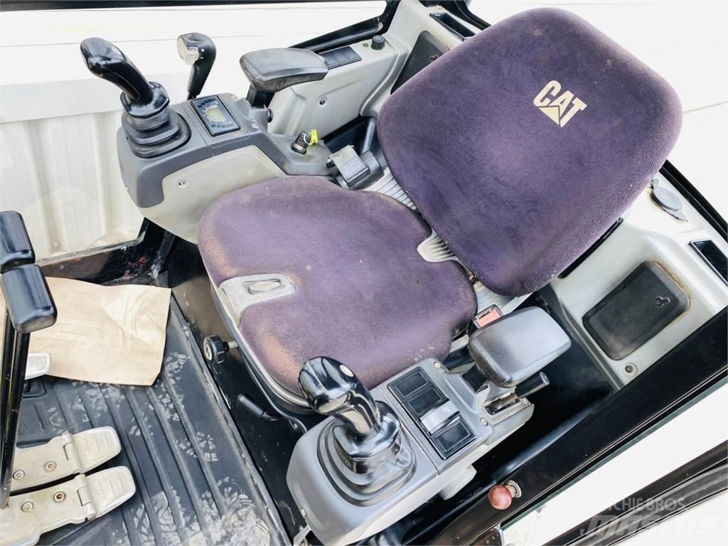 CAT 301.7D ミニ油圧ショベル 7t以下（ミニユンボ・ミニディガー）