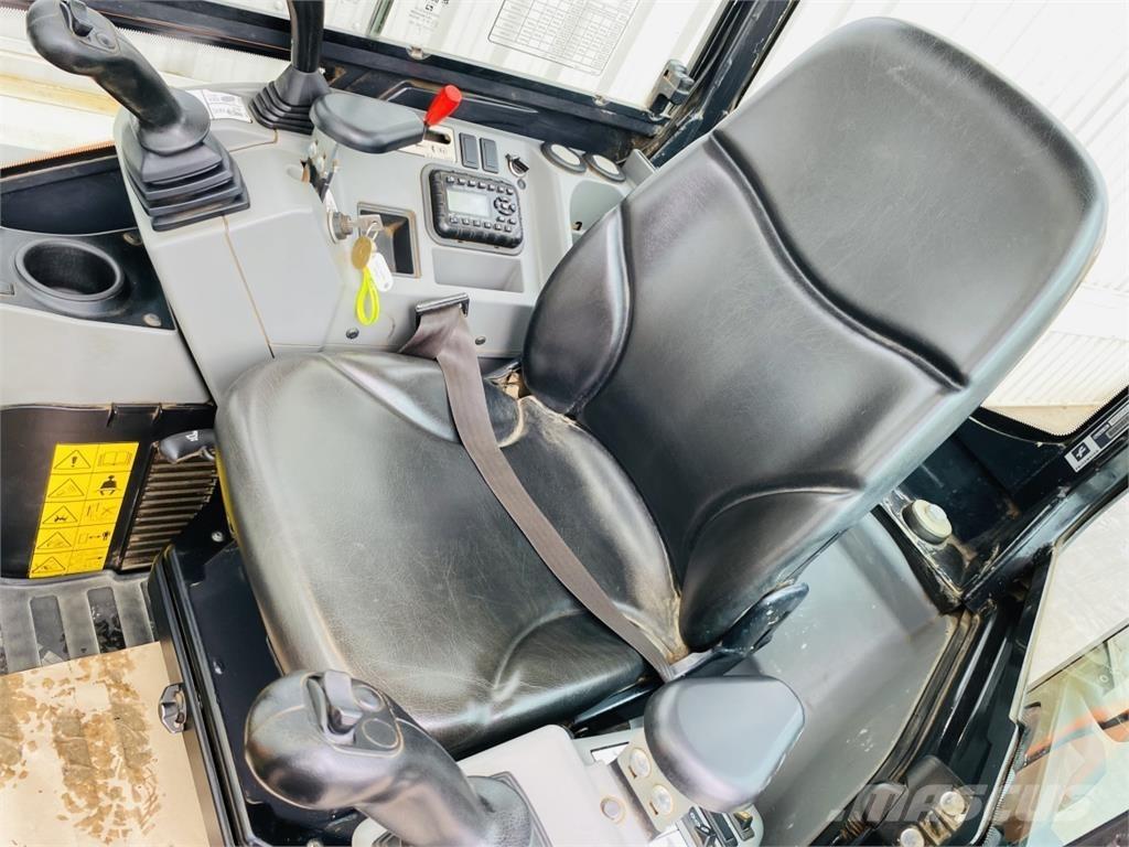 Doosan DX27Z ミニ油圧ショベル 7t以下（ミニユンボ・ミニディガー）