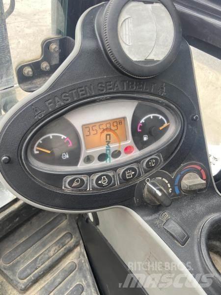 Bobcat E 26 ホイール式油圧ショベル（パワーショベル・ユンボ・バックホー）