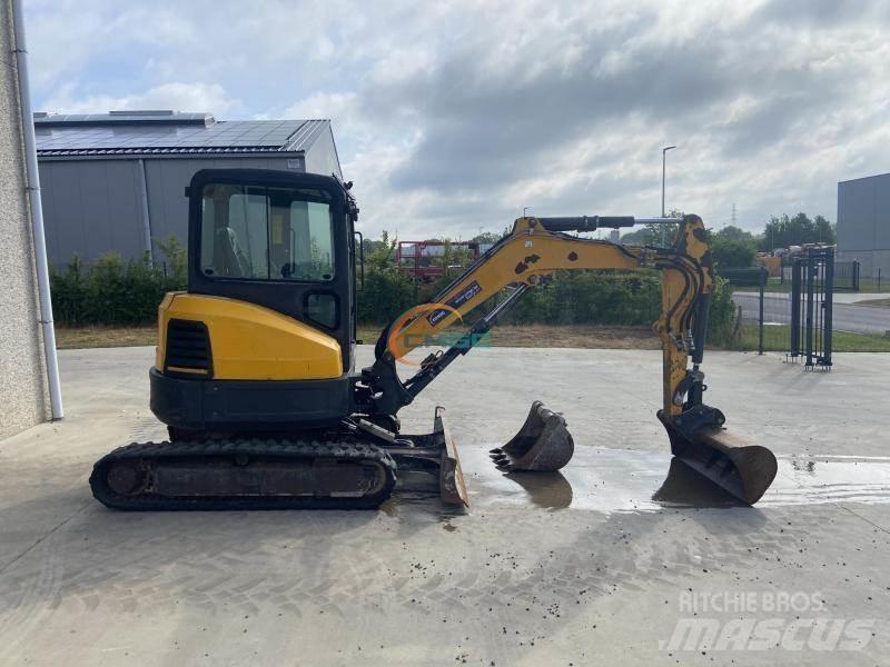 Bobcat E 35 ホイール式油圧ショベル（パワーショベル・ユンボ・バックホー）