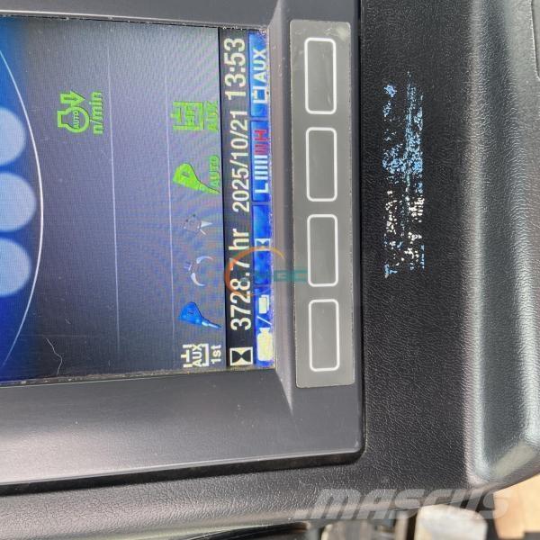 Takeuchi TB215R ホイール式油圧ショベル（パワーショベル・ユンボ・バックホー）