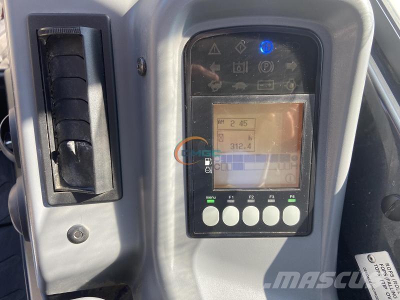 Yanmar VIO38-6 ホイール式油圧ショベル（パワーショベル・ユンボ・バックホー）