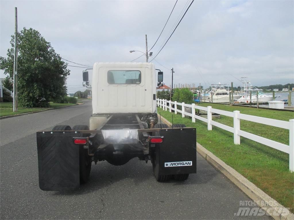 Hino 268 キャブ付きシャーシ