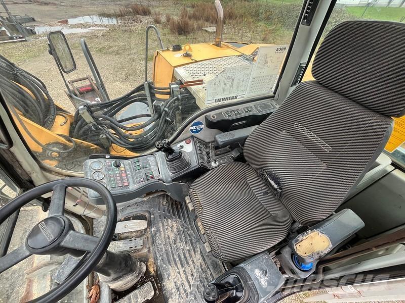 Liebherr A309 ホイール式油圧ショベル（パワーショベル・ユンボ・バックホー）