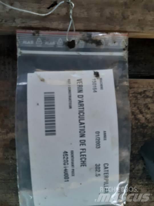 CAT 302.5 油圧機
