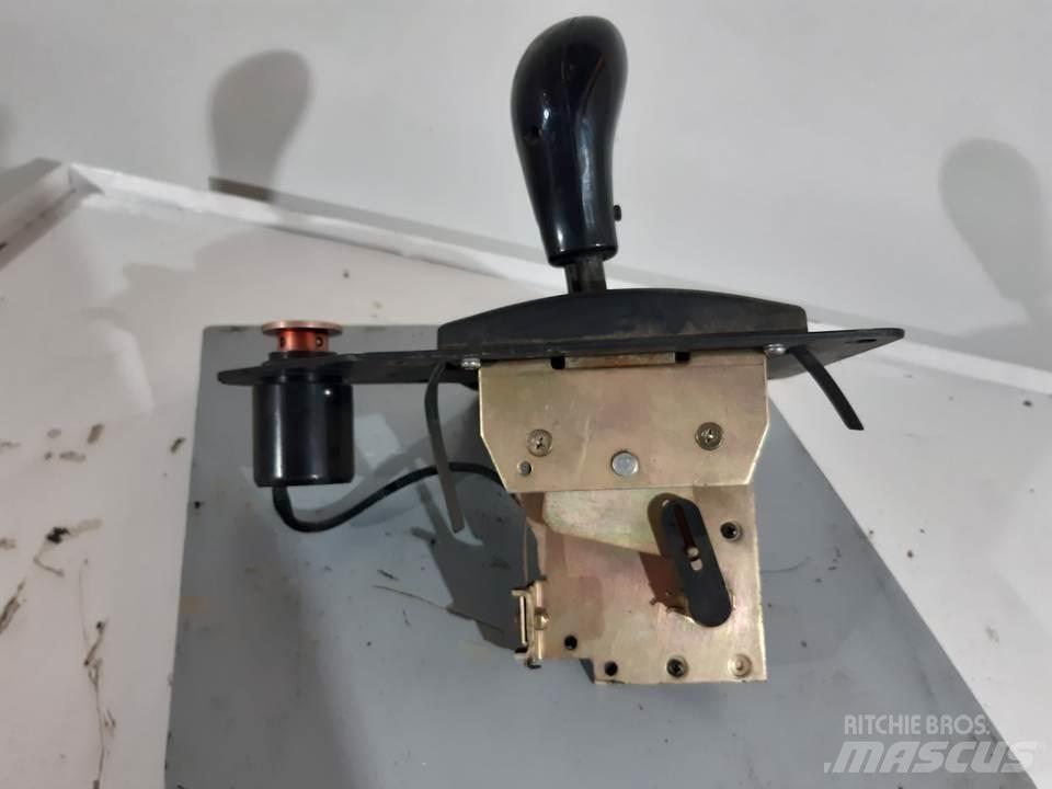 CAT 740 キャビン及び内装