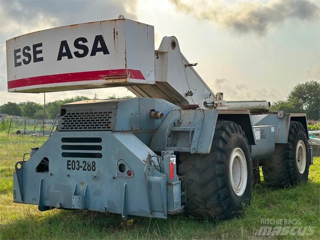 Terex RT 775 ラフテレーンクレーン