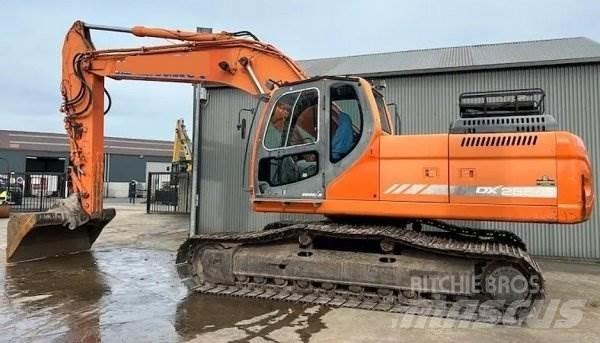 Doosan DX 255 LC 大型油圧ショベル12t以上（パワーショベル・ユンボ）