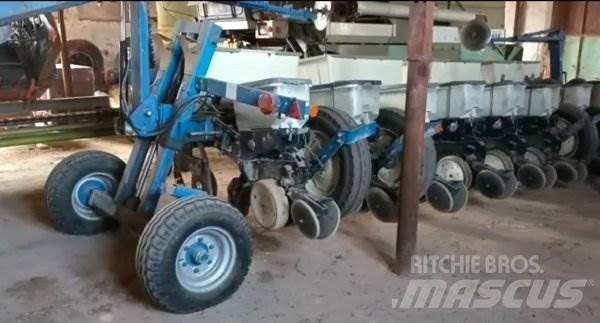  _JINÉ USA) Kinze - 3000 トラクター