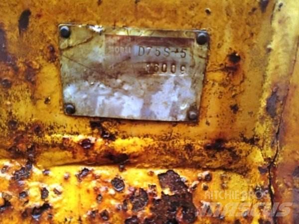 Komatsu D75 S5 クローラーローダー