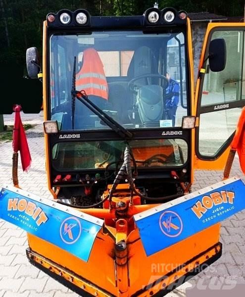 Ladog G 129 +Kobit 砂と塩撒き専用車
