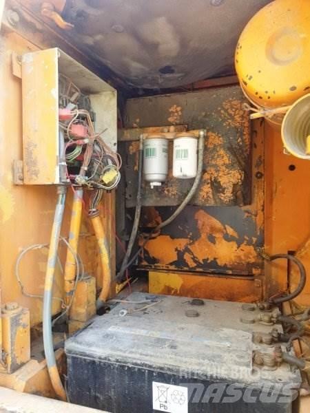 Liebherr R900 B 大型油圧ショベル12t以上（パワーショベル・ユンボ）