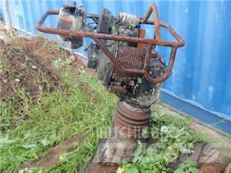 Rammax DS 68 プレートコンパクター