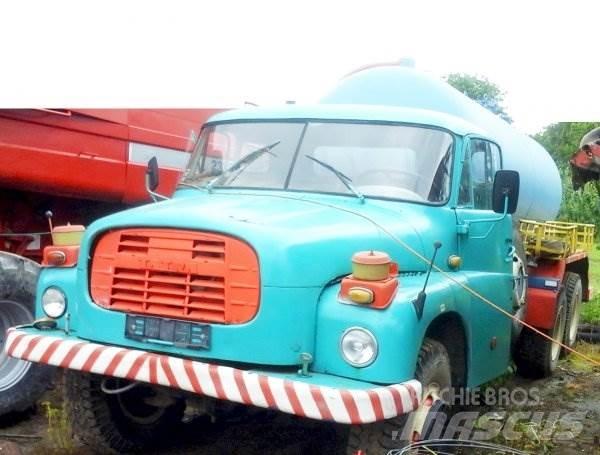 Tatra 148 CAS 10 タンカートラック