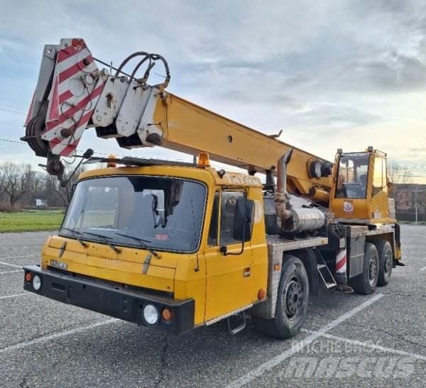Tatra T815 +AD 28 (ČKD) クレーントラック、ユニック車