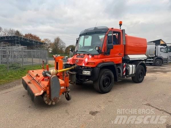 Unimog U 400 タンカートラック