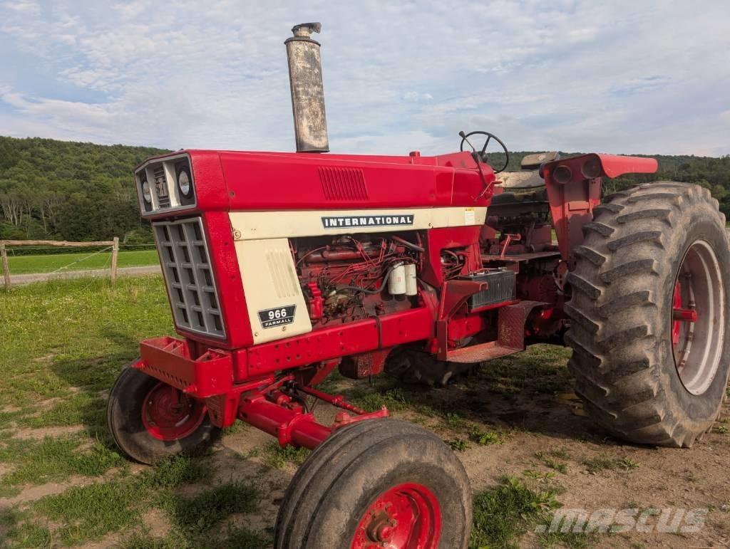 International 966 トラクター
