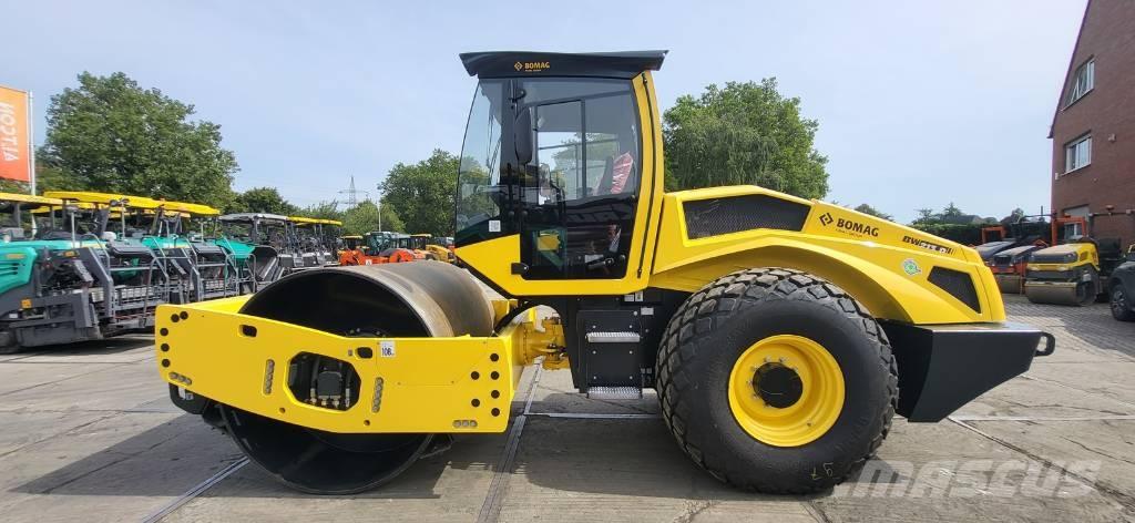Bomag BW 213 D-5 振動ローラ