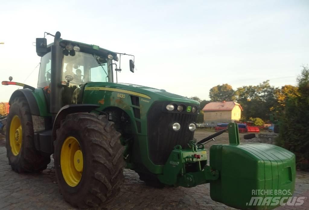 John Deere 8430 トラクター
